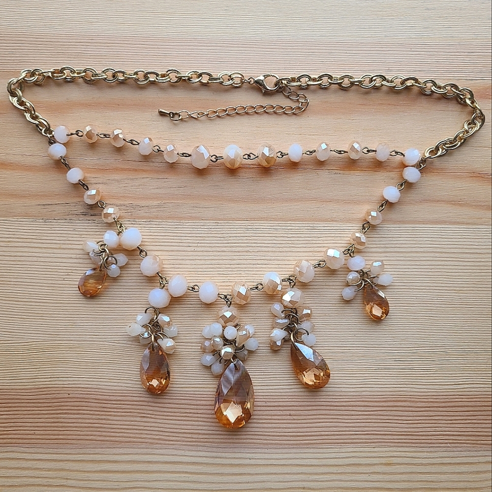 NWOT Delicate Neutral Tones Statement Necklace